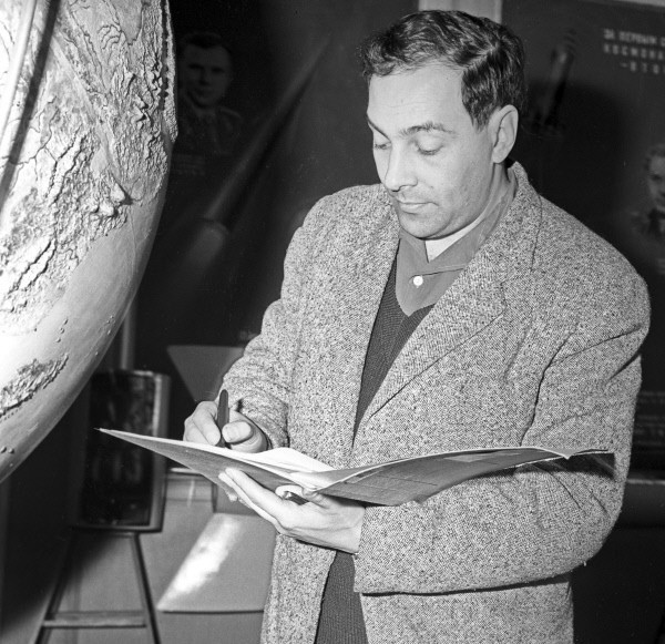 فيكتور كوماروف